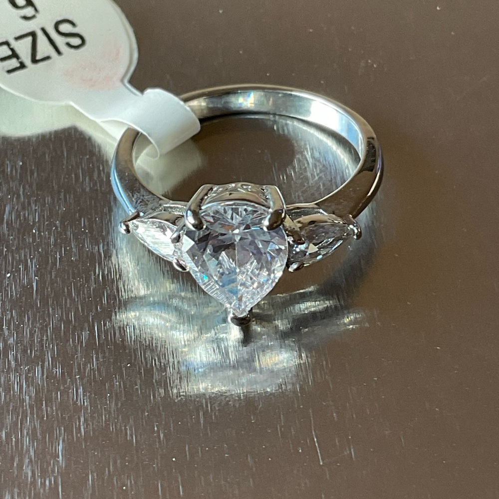 ππ―οΈπ DIAMOND CANDLE RING π―οΈππ―οΈ NWT ππ―οΈπ - Picture 4 of 16